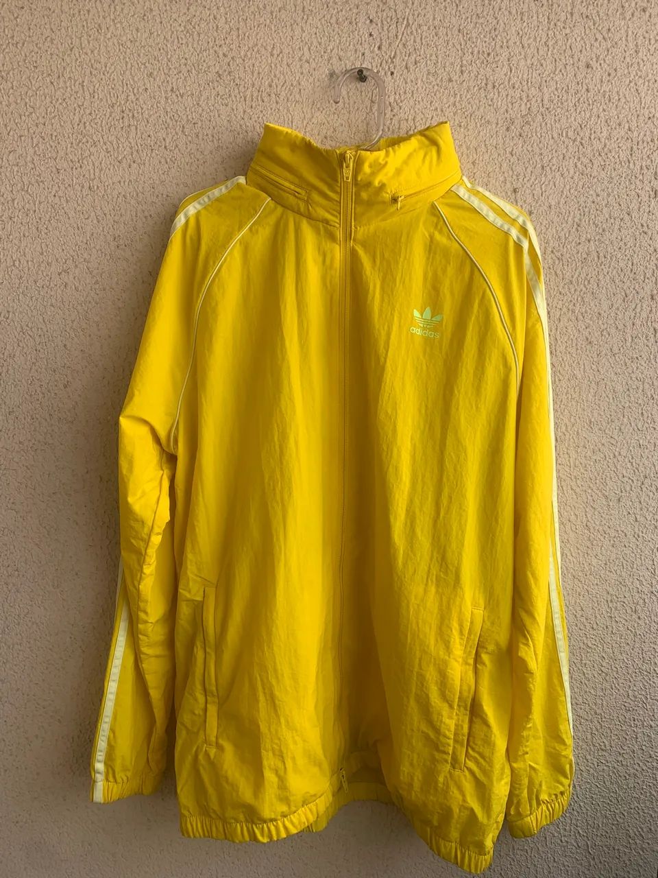 Jaqueta adidas corta vento amarelo - tam g - Roupas - Jardim