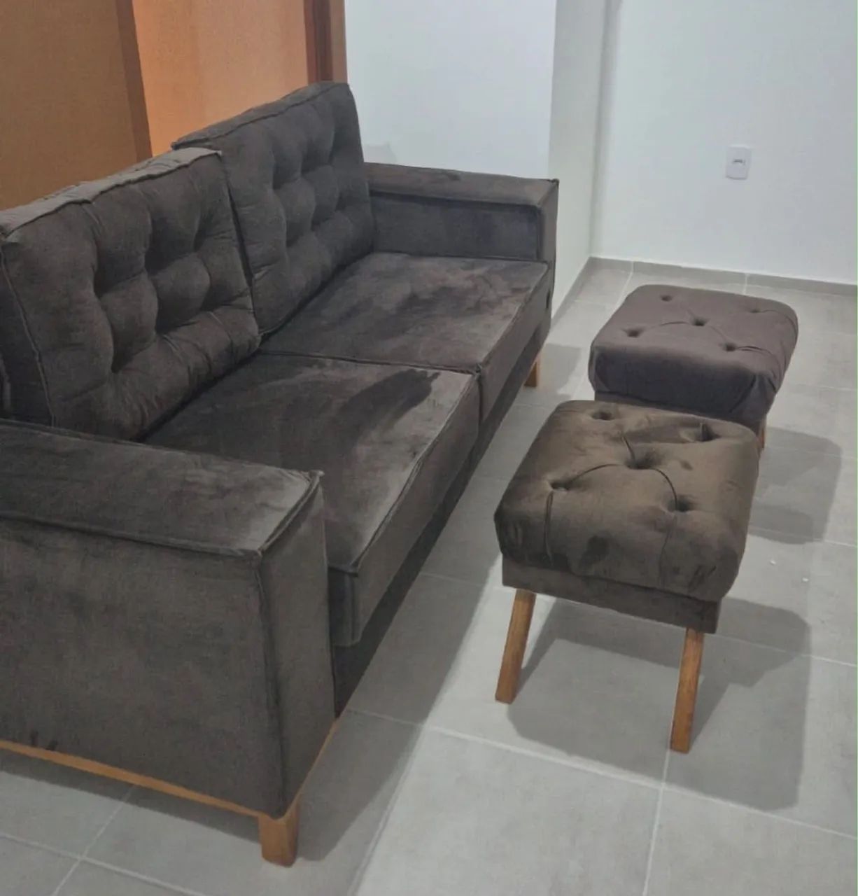 Sofá 3 lugares retrô 