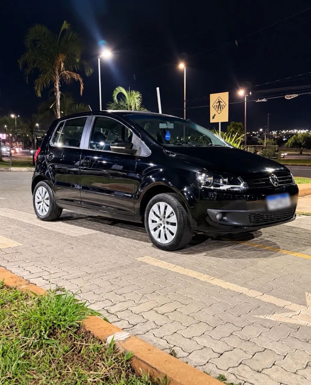 Volkswagen Fox Fox 1.0 Mi Total Flex 8V 5p 2013