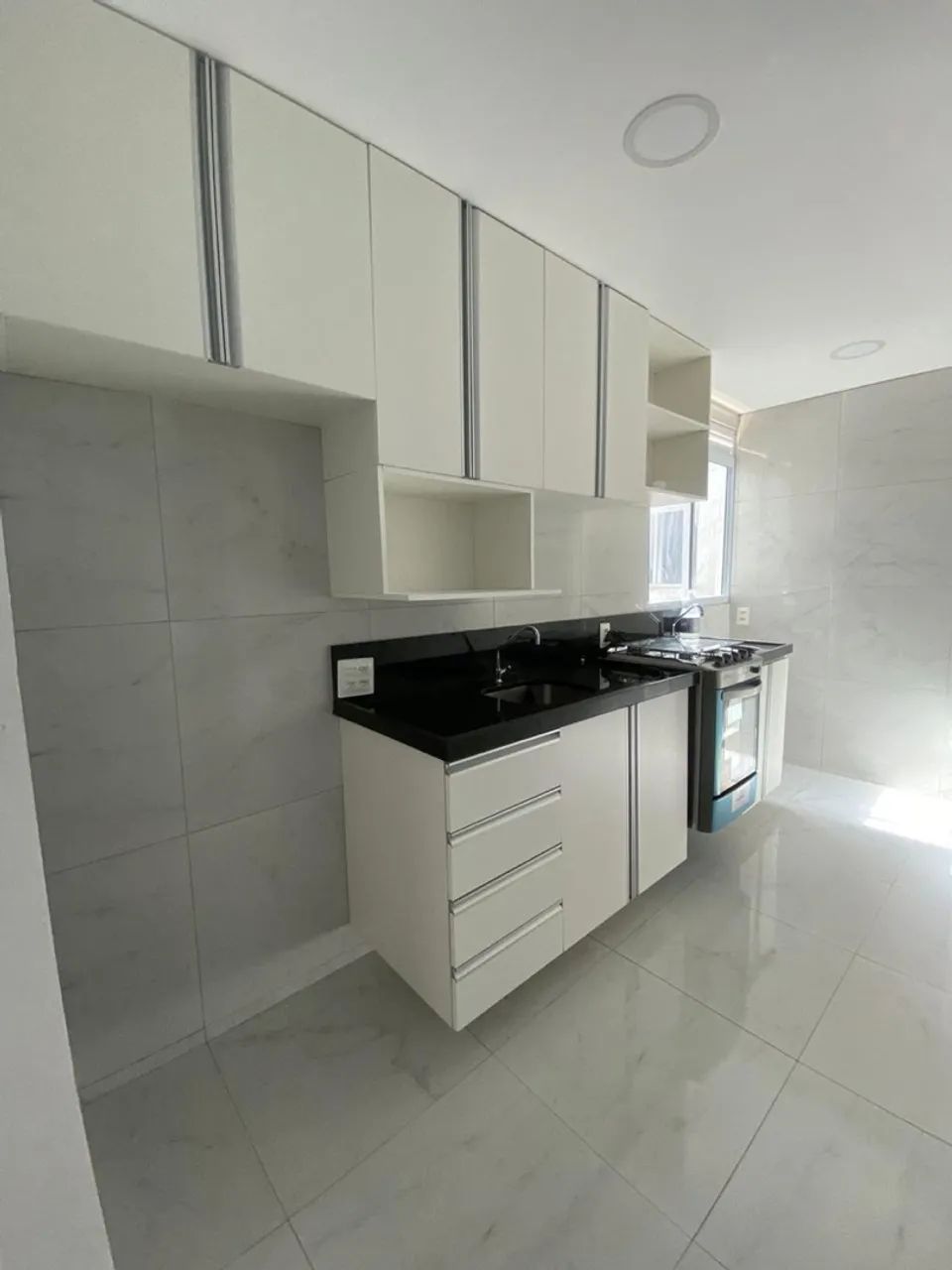 Aluga-se apartamento com mobilia - Foto 2