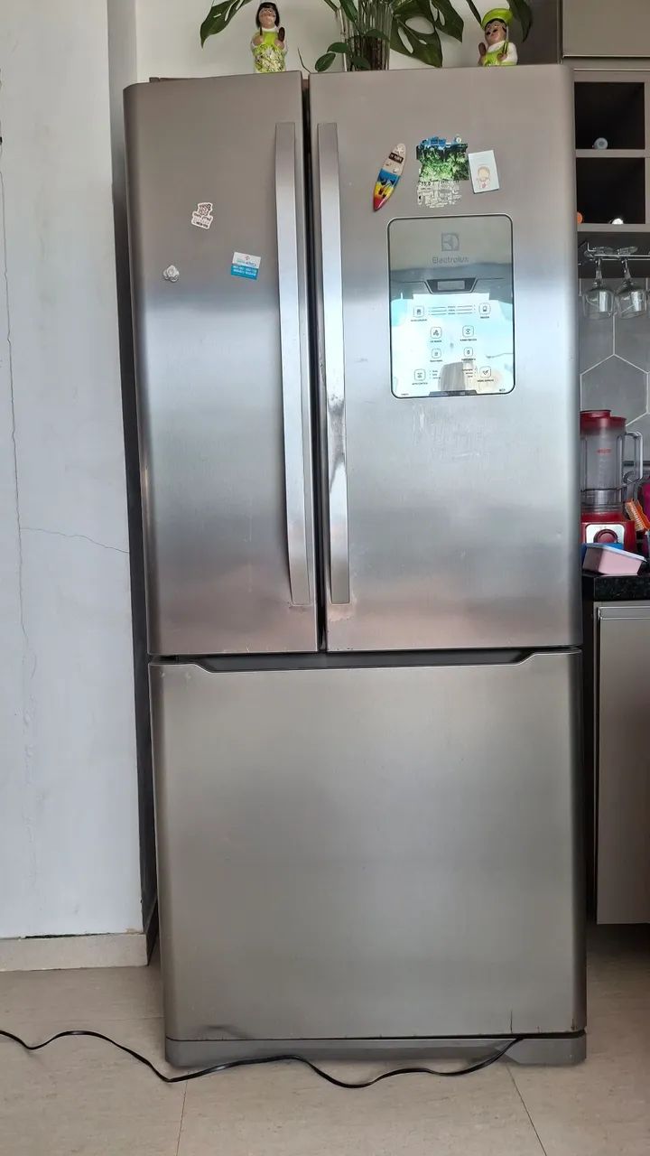 Geladeira electrolux 3 portas dm83x 579 litros com defeito