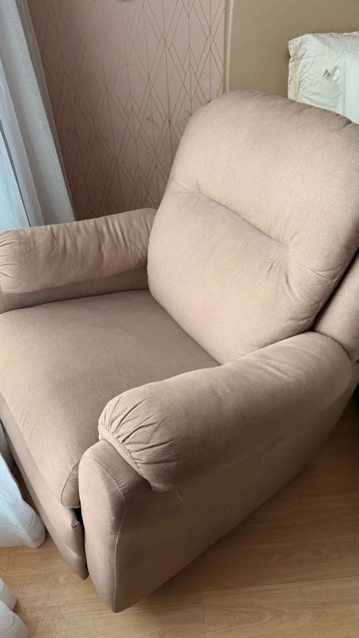 VENDO POLTRONA SEMI NOVA RETRÁTIL
