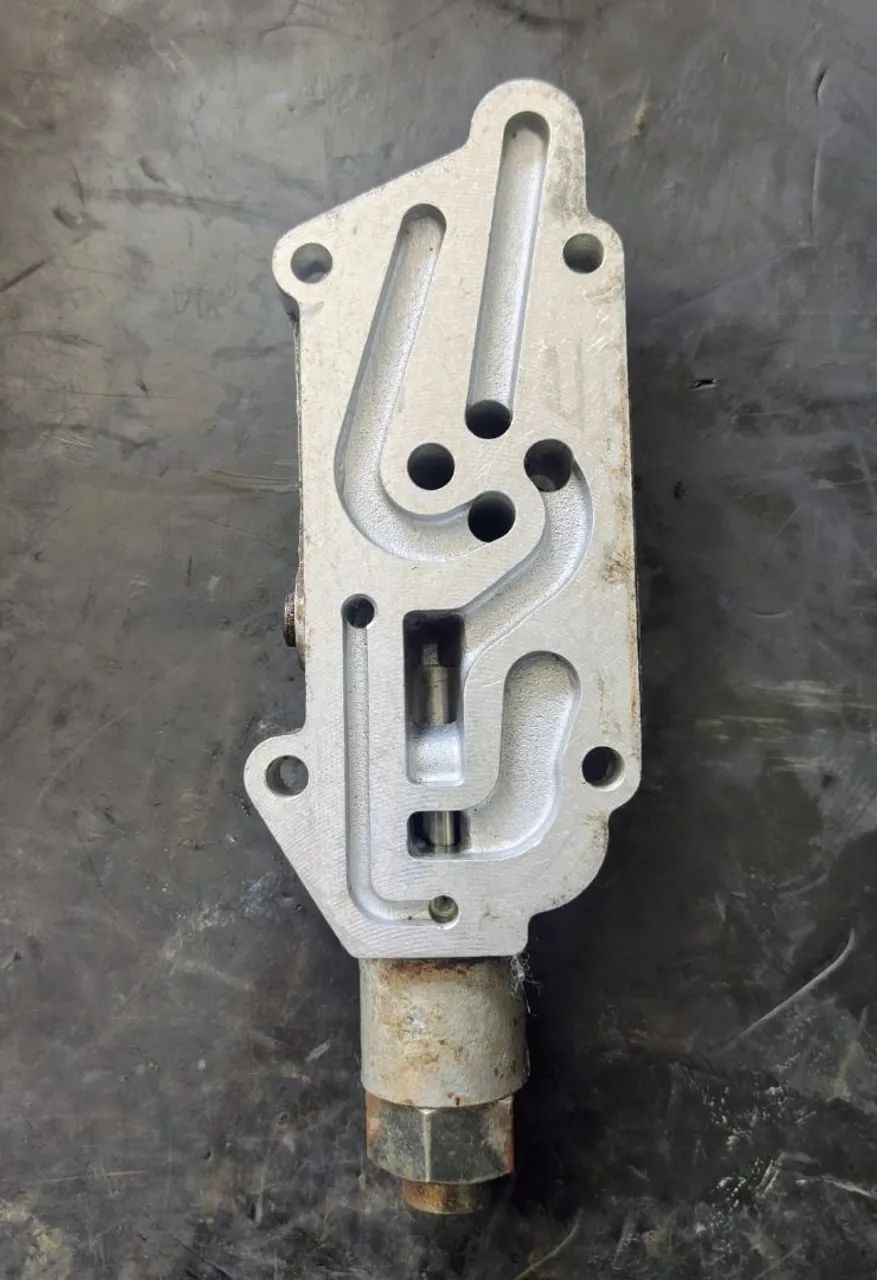Bloco Adaptador Válvula Frente e Ré Retroescavadeira JCB  - Foto 3