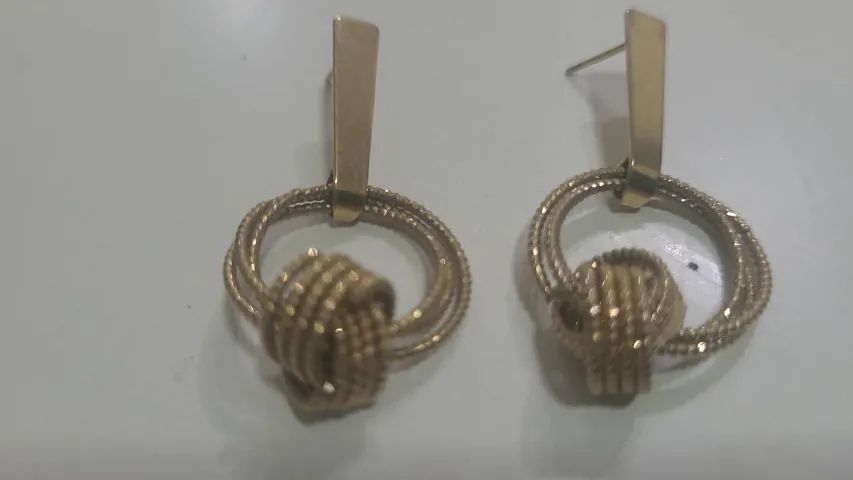 brinco de malha com design entrelaçado folhado - Foto 4