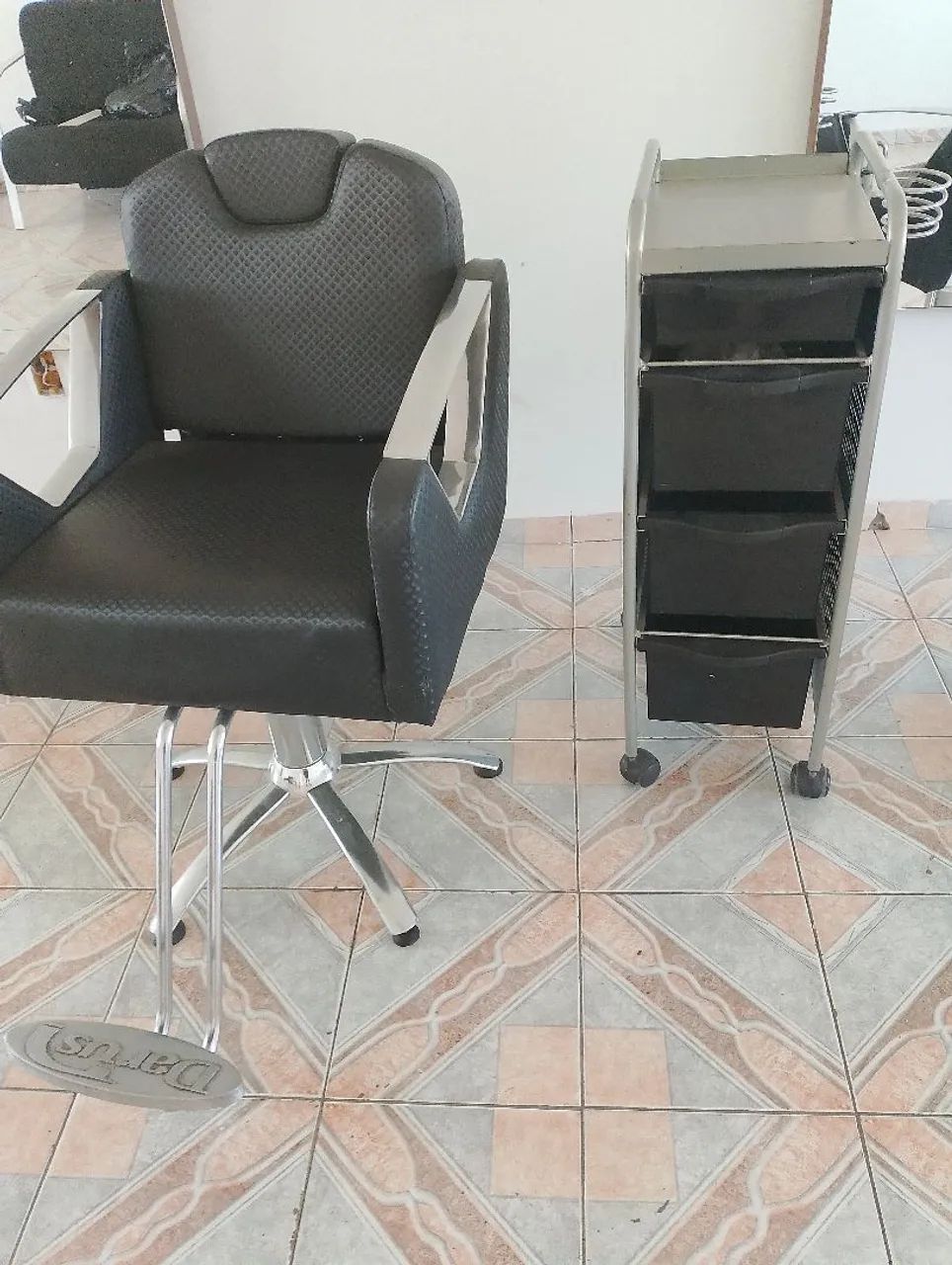 Carrinho auxiliar para salão  - Foto 3