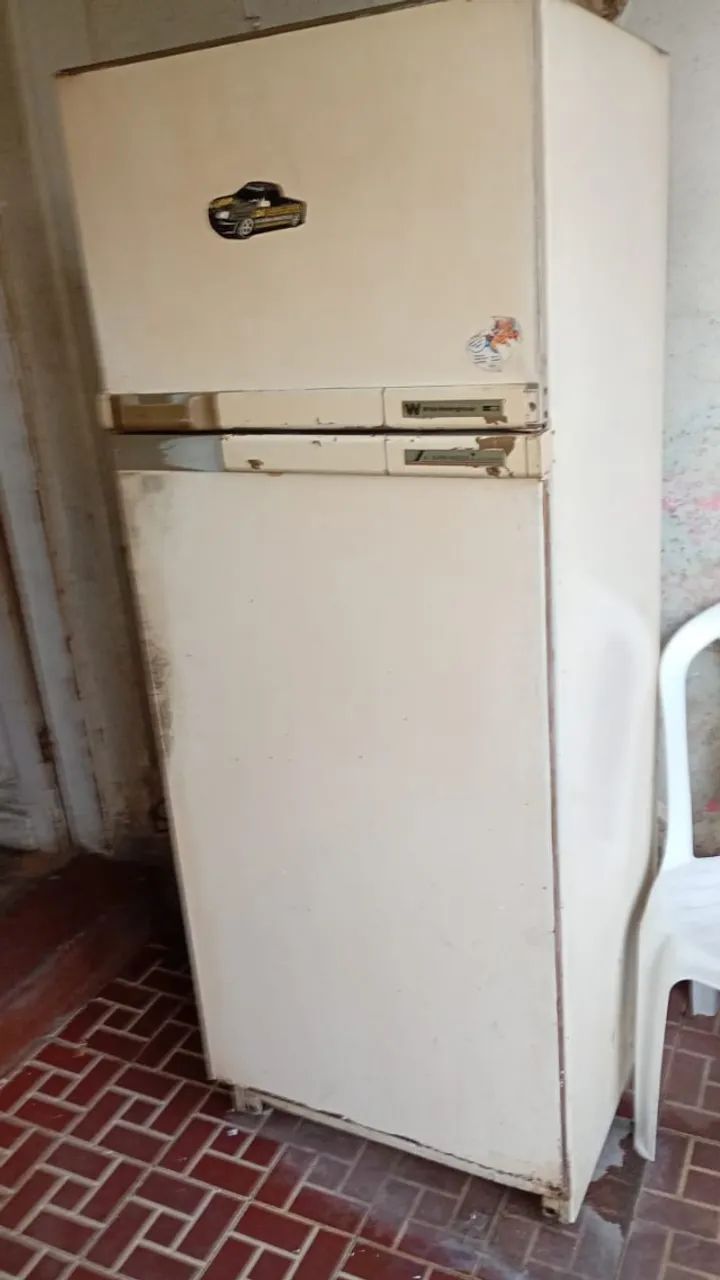 Geladeira grande com freezer separado (duplex) funcionando 110v WhiteWestinghouse so $120 - Foto 2