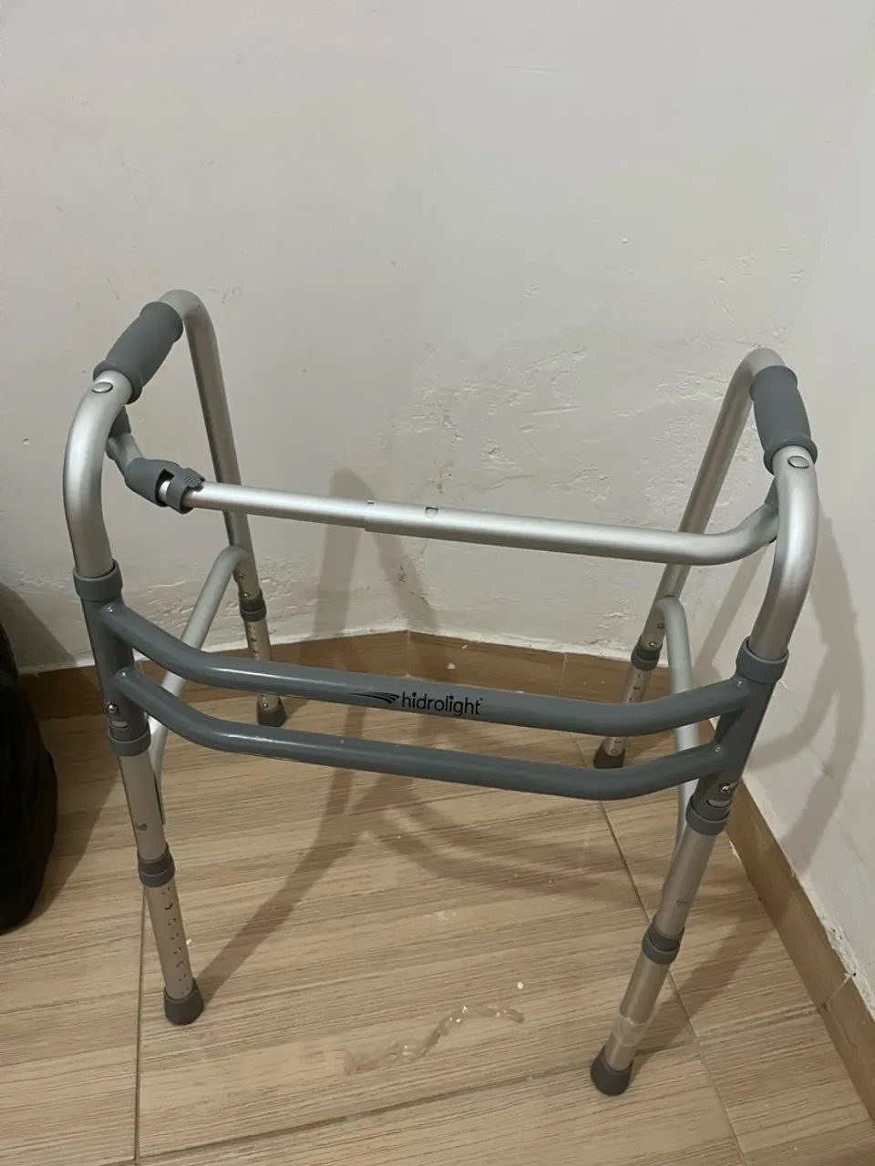 Andador e colchão pneumático