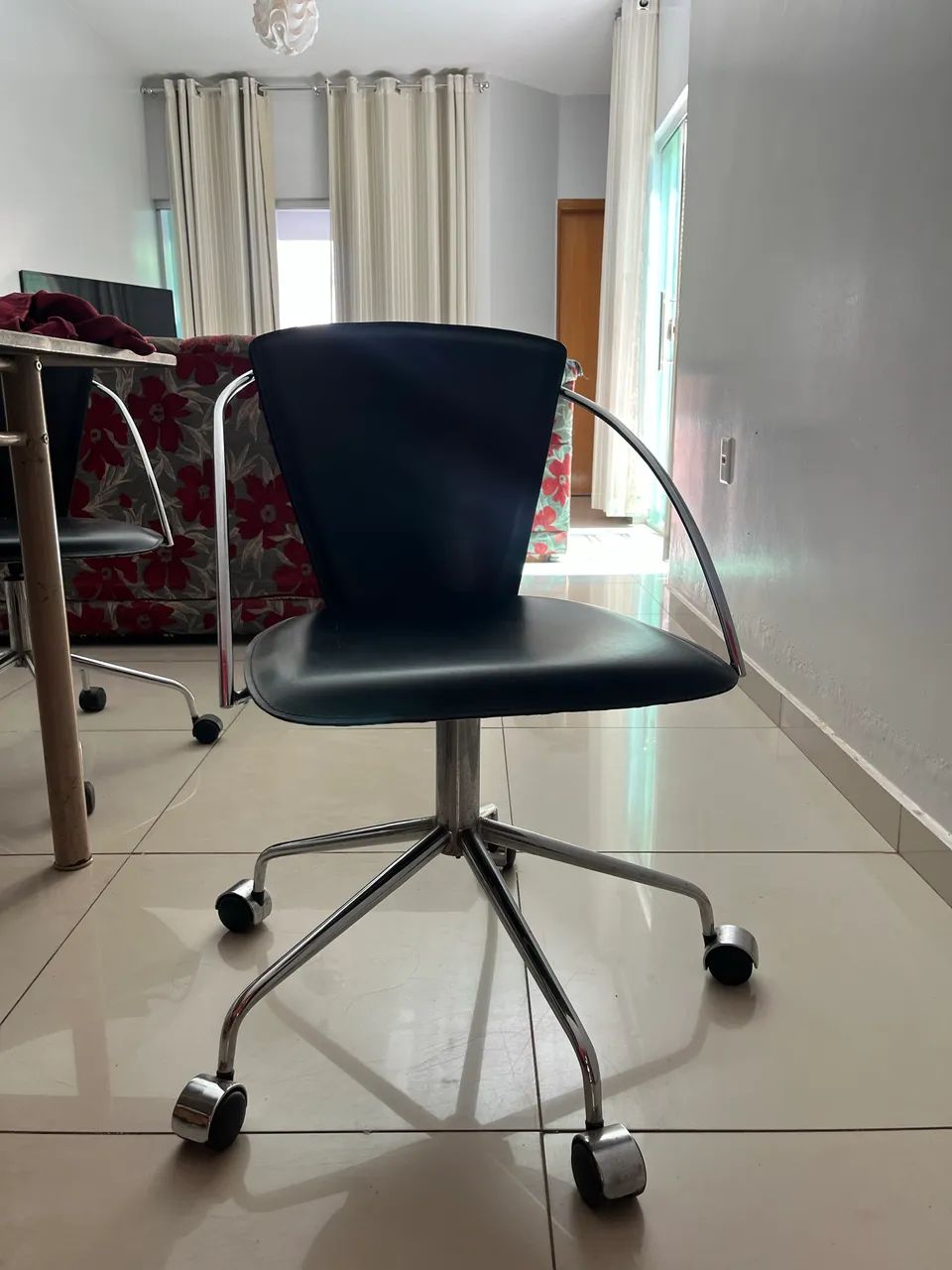 Cadeiras de escritório preta