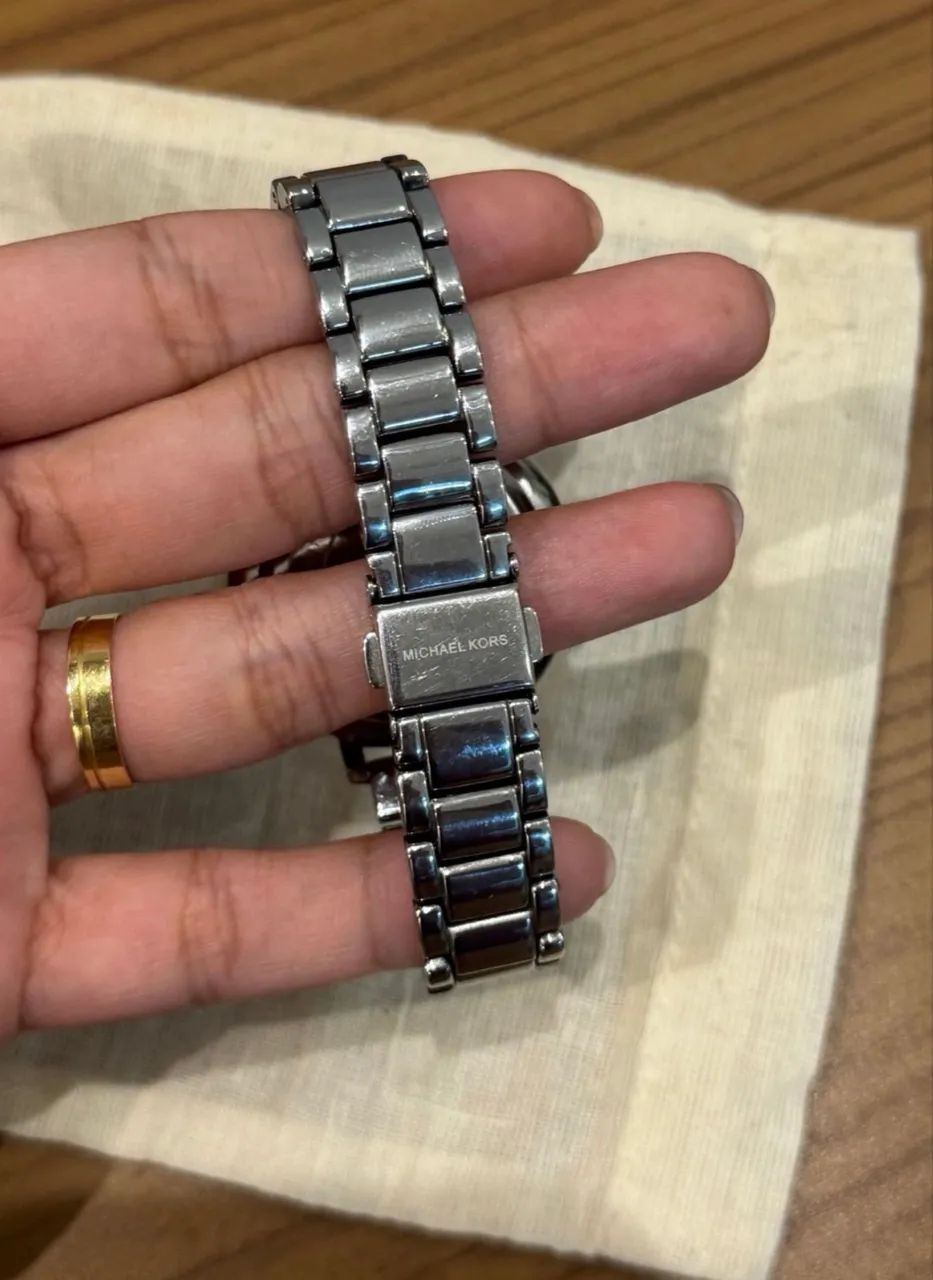 Relógio Michael Kors prata com zirconias  - Foto 3