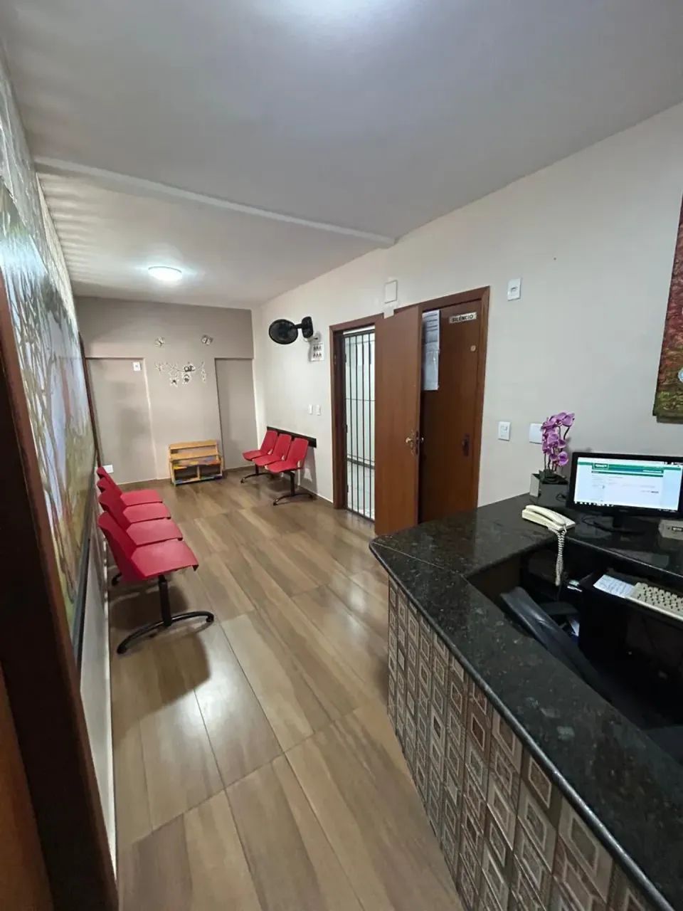 Sala comercial completa na Avenida Abílio Machado