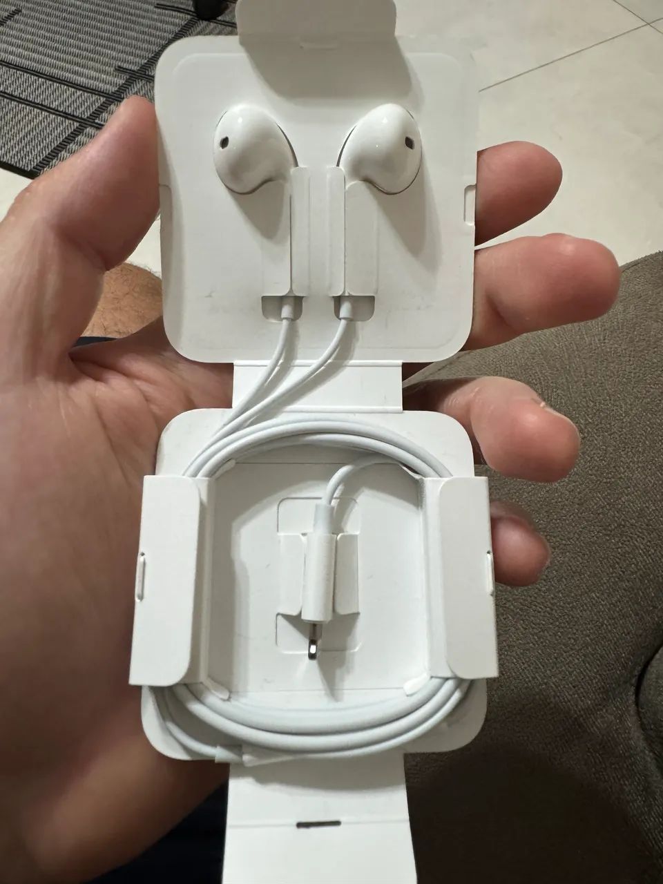 Fone de Ouvido Apple EarPods Lightning - Original - Novo (Nunca Usado) - Foto 3