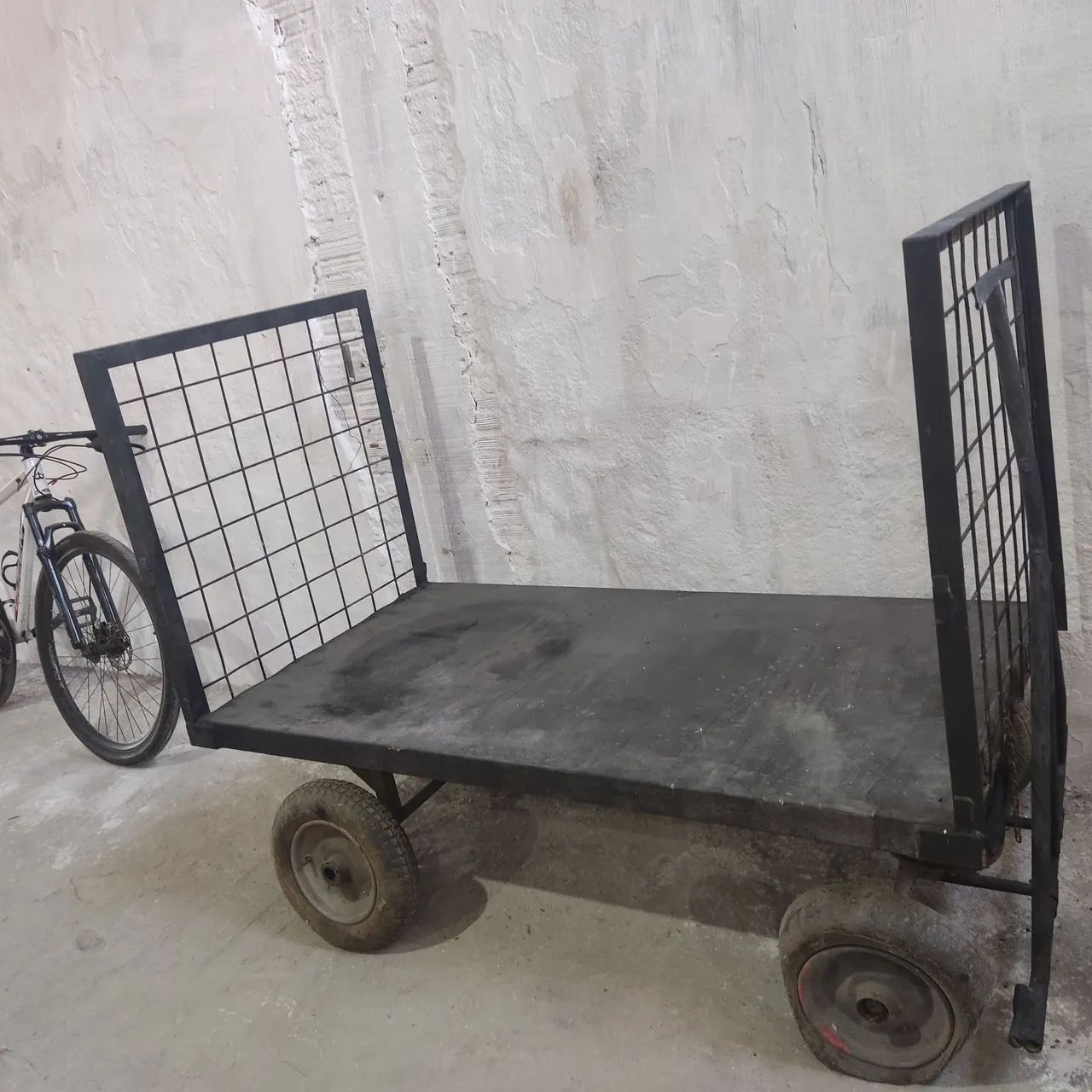 Carrinho para transportar mercadorias 