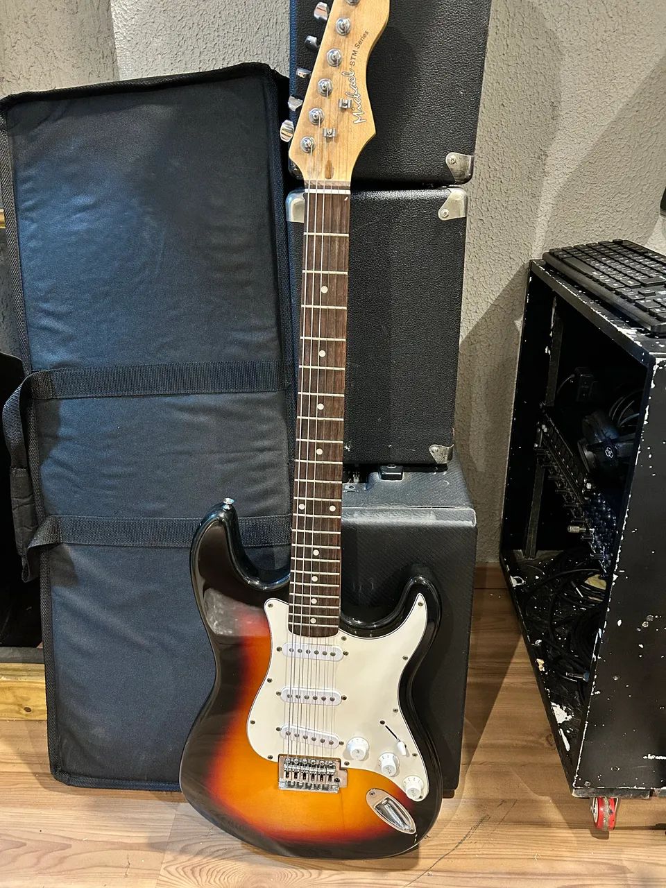 Guitarra Michael Stratocaster