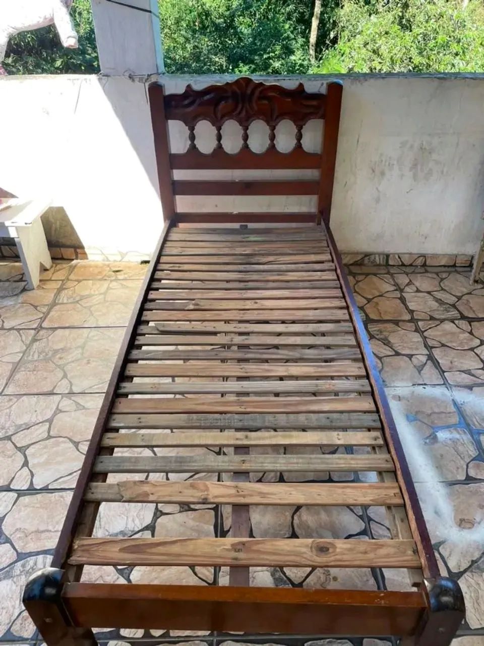Cama de madeira solteiro