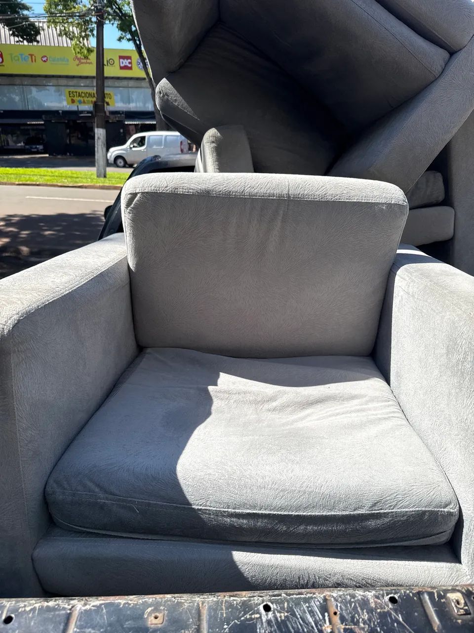 Poltronas semi novas 200 reais cada uma.