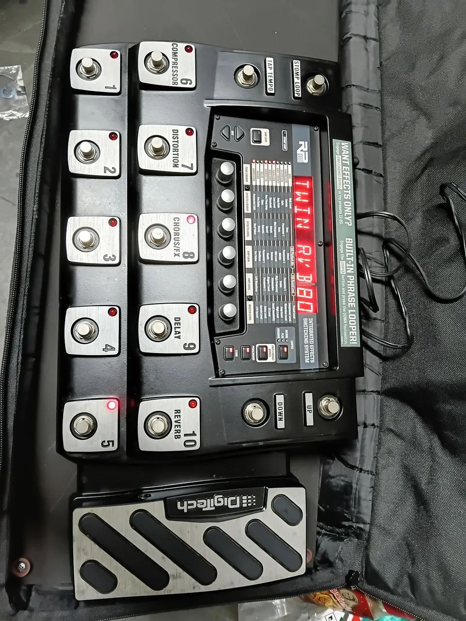 Pedaleira Digitech RP1000 fonte e case