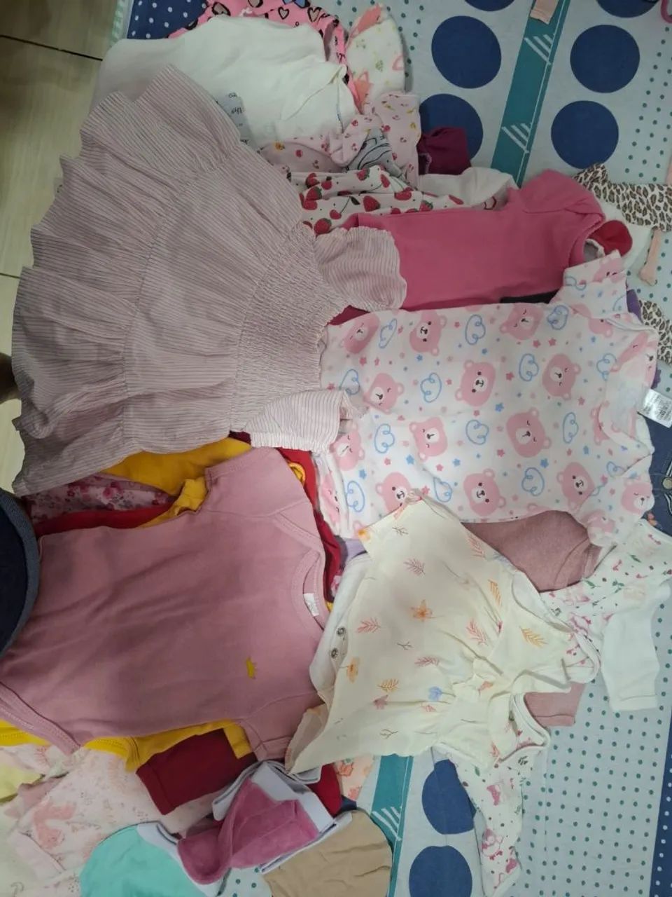 Vendo lote de roupas para menina de 0 a 6 meses