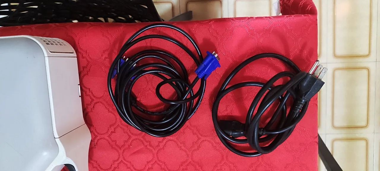 Projetor HP vp6311 com Bolsa e Cabos (Para Conserto / Peças) - Foto 2