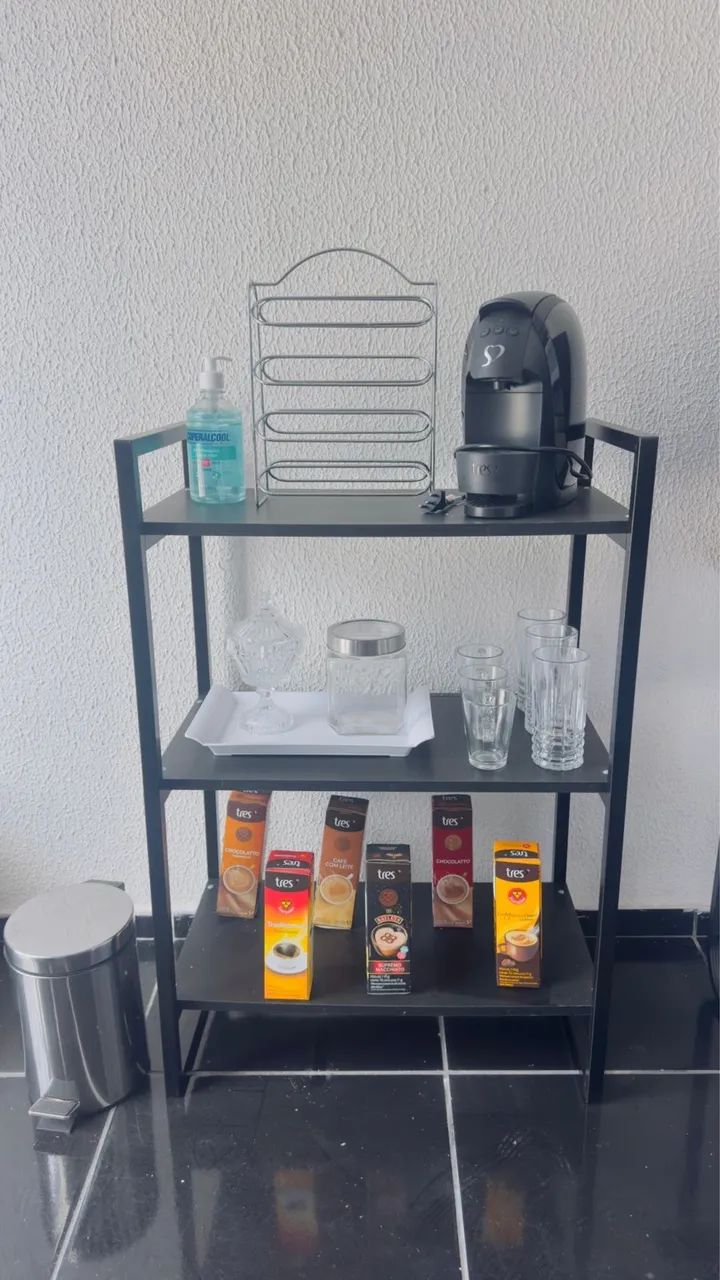 MESA COM CAFETEIRA 