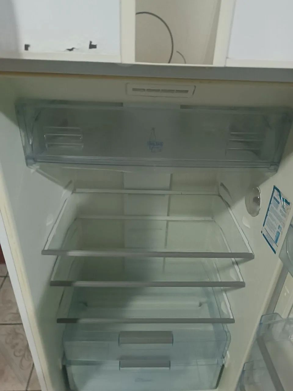 Vendo essa geladeira continental por 700 reais  - Foto 2