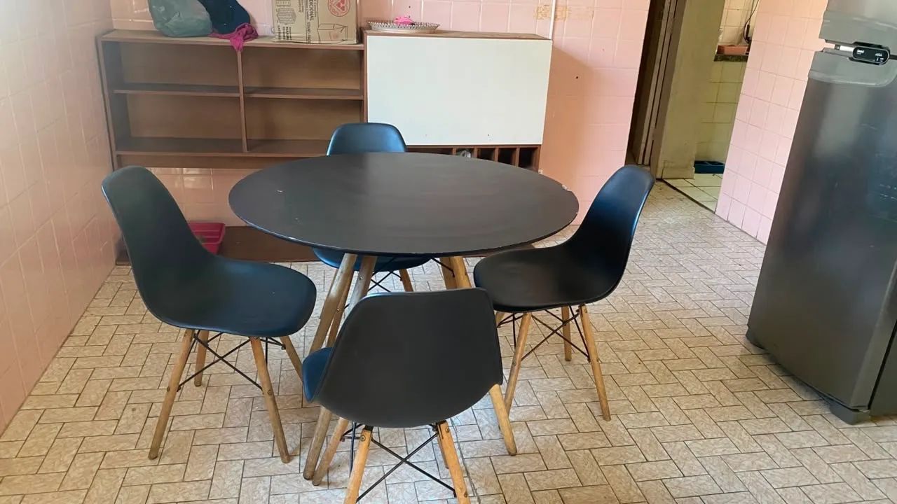 Mesa com 4 cadeiras  - Foto 2