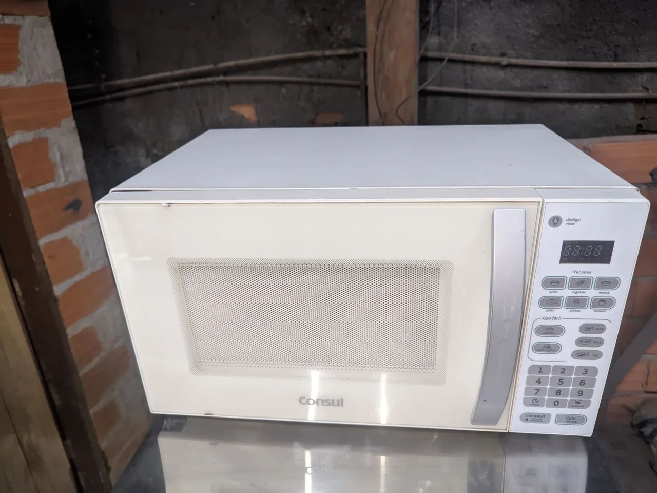 Microondas Panasonic 22L funcionando perfeitamente.