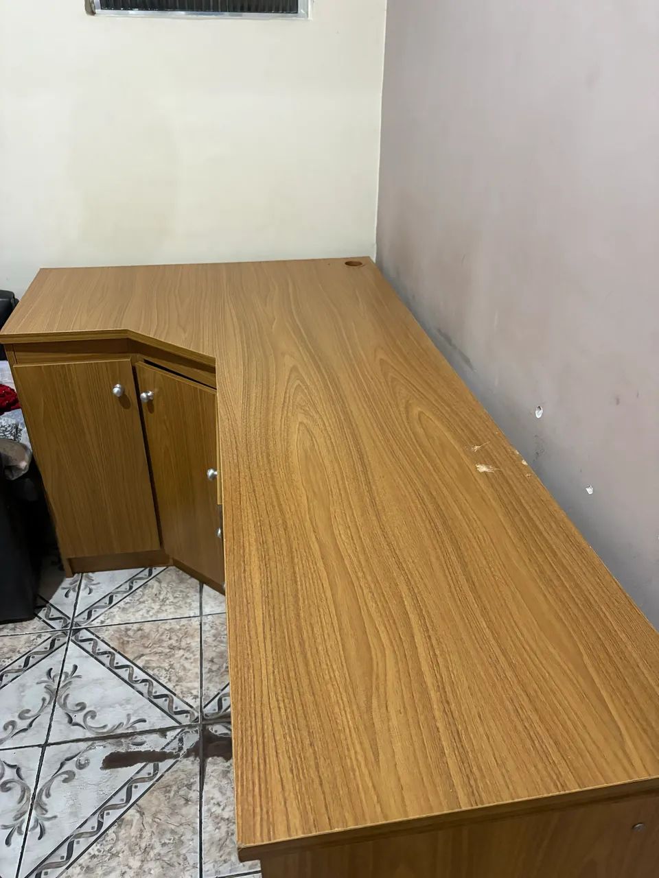 Mesa em L de madeira