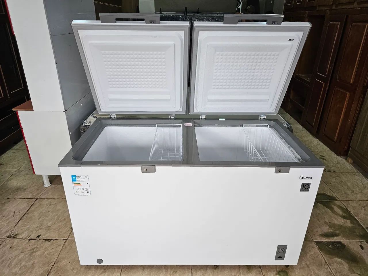 Freezer conservado 418 litros com nota fiscal Bivolt e inverter funcionando perfeitamente  - Foto 3