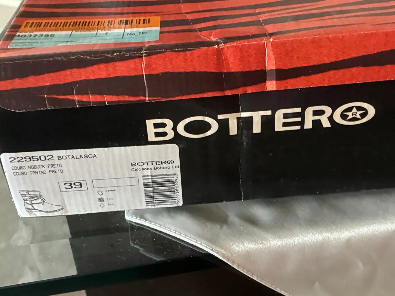 Bota cano curto, nova, numeração 39, preta - Foto 4