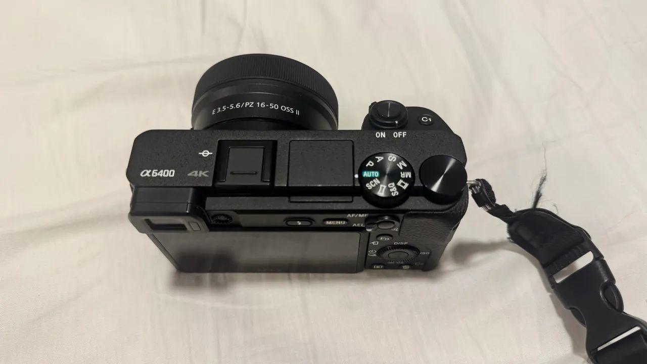 CÂMERA SONY A6400 MIRRORLESS - MUITO NOVA - Foto 4
