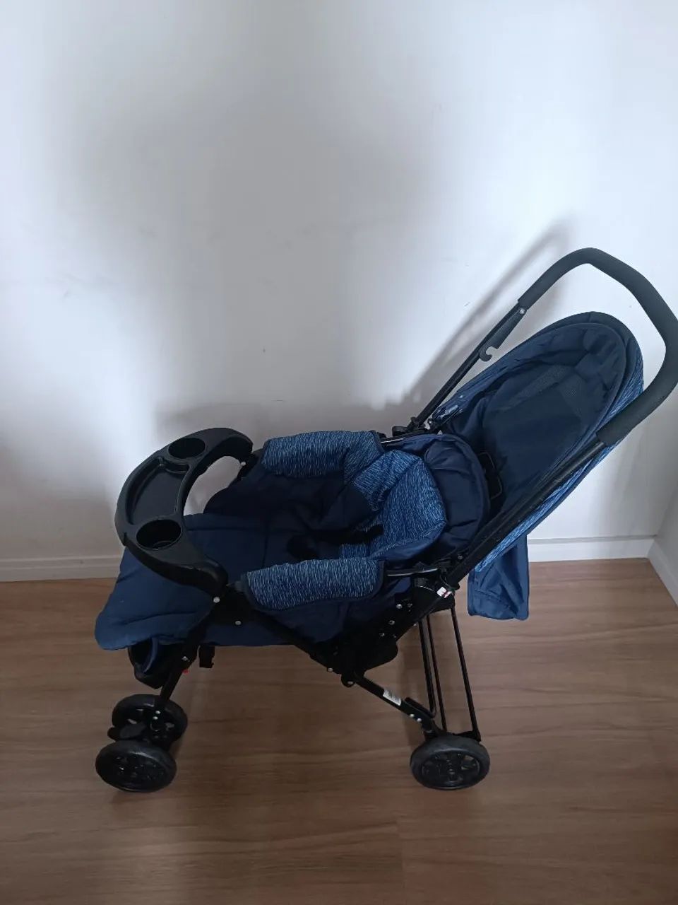 Carrinho de bebê com bebê conforto  - Foto 4