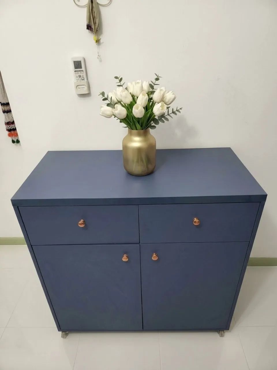 Rack azul com rodinhas 