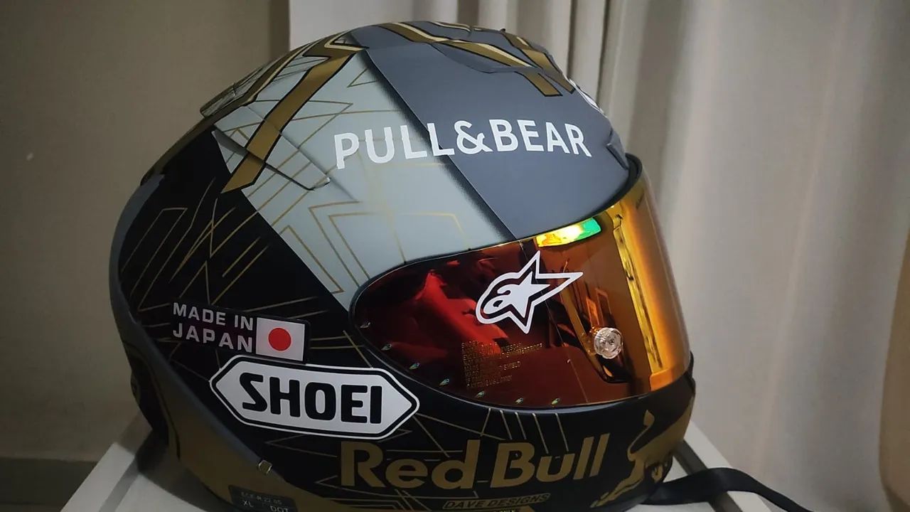 Capacete Shoei Red Bull 