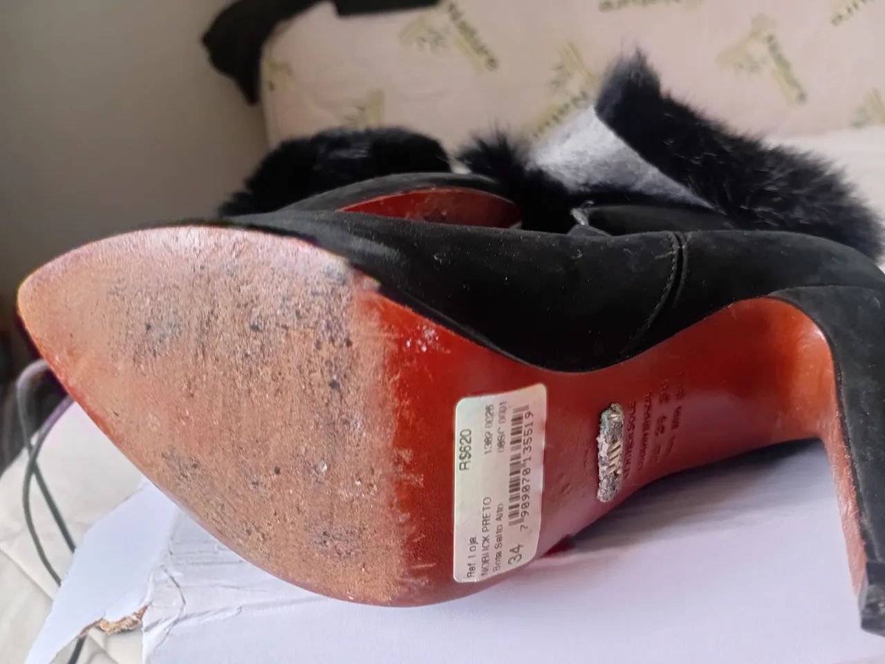 Bota preta da Schutz 34