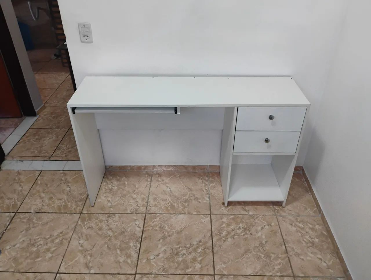 Escrivaninha branca