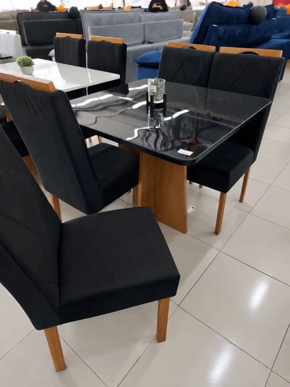 Mesa de jantar com 4 cadeiras