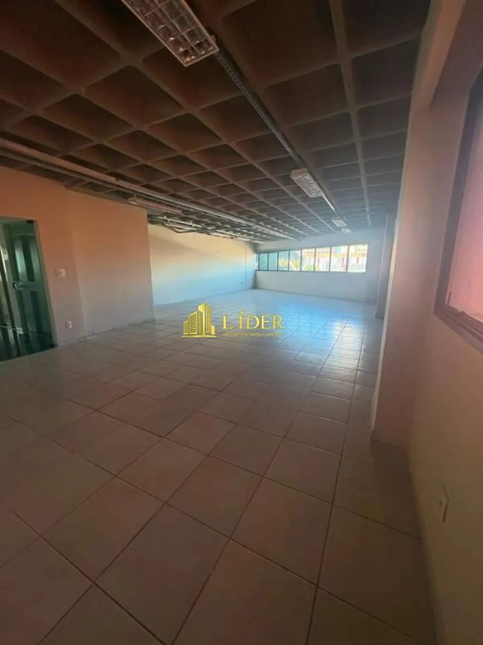 SALA COMERCIAL BEM LOCALIZADA - Foto 2