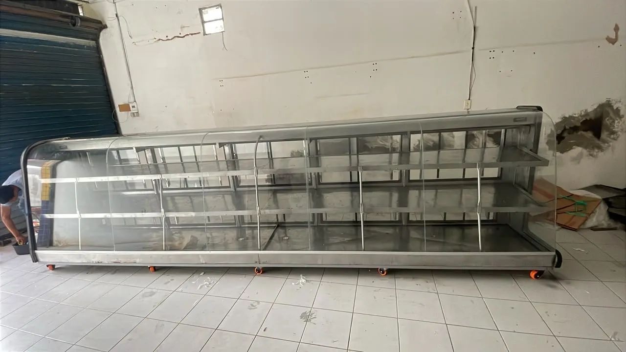 Balcão 5 M tupi 45 bandejas. 