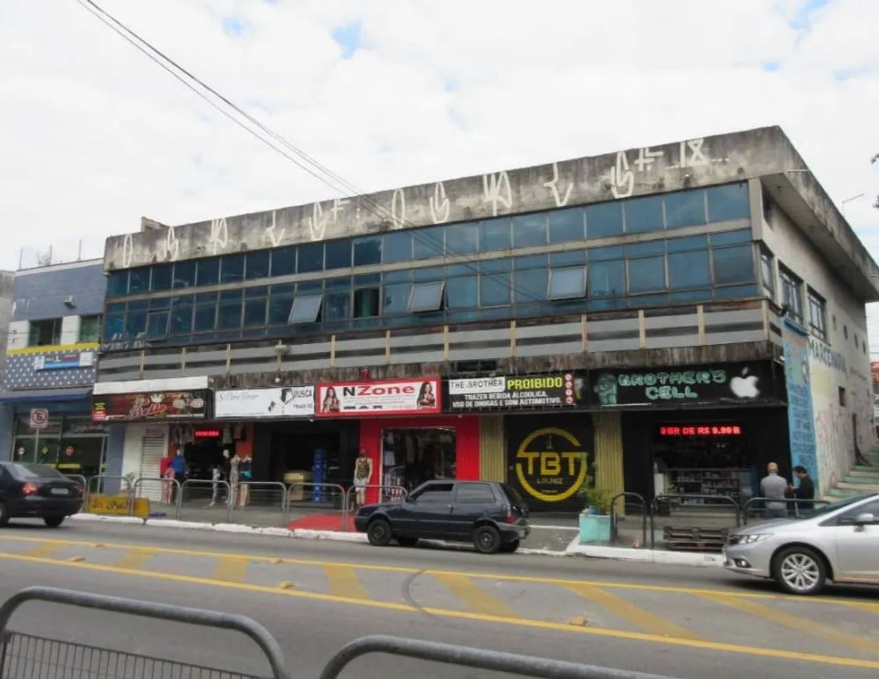 Prédio comercial na Avenida Osvaldo Valle Cordeiro, 328  904 m²