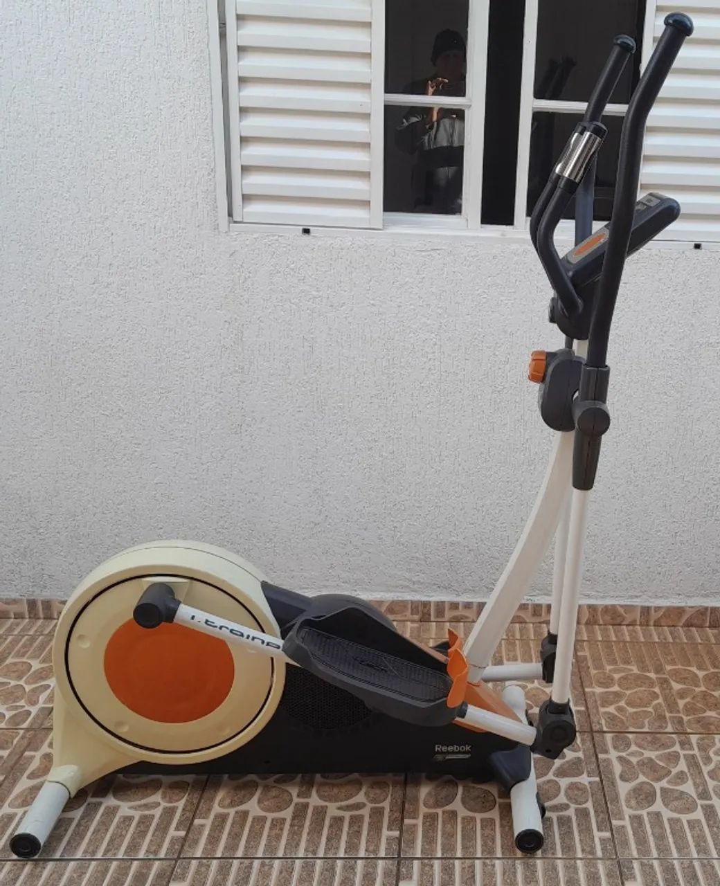Aparelho Elíptico Reebok M-Force System - Foto 2