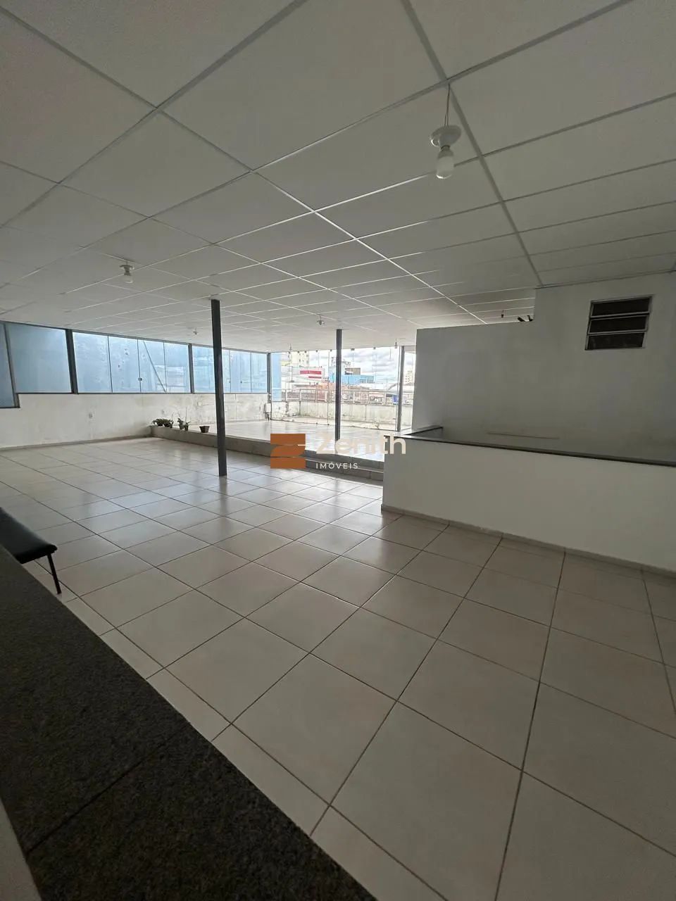 PREDIO NO CENTRO COM PONTO COMERCIAL E MAIS DOIS PAVIMENTOS - Foto 3