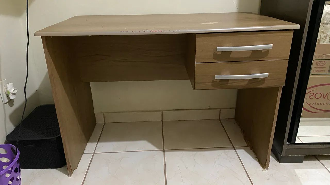 Escrivaninha com 2 gavetas - 1,09 x 61,0