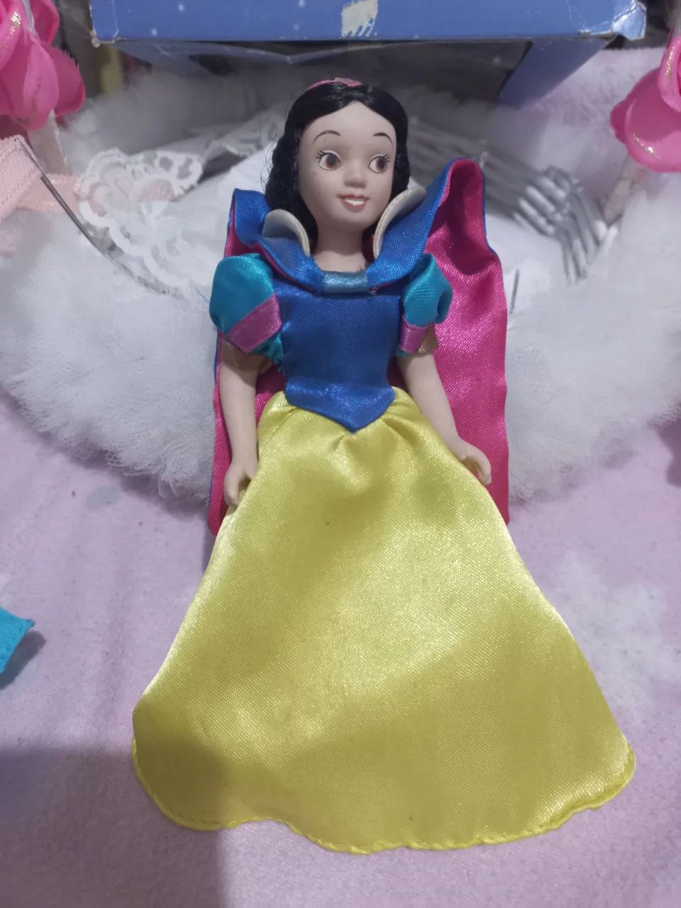 Boneca branca de neve Disney 