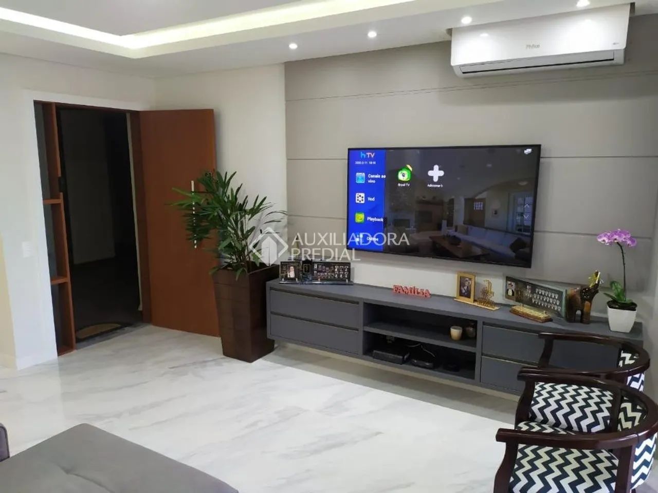 Apartamento pé na areia com 3 dormitórios, sendo 1 suíte - Foto 2
