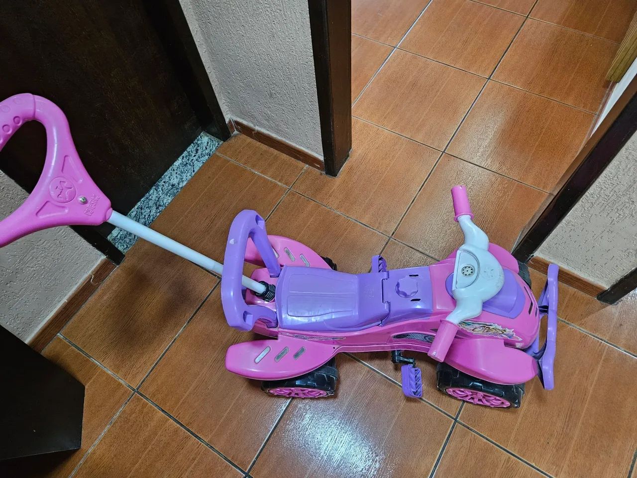 Carrinho de pedal e passeio