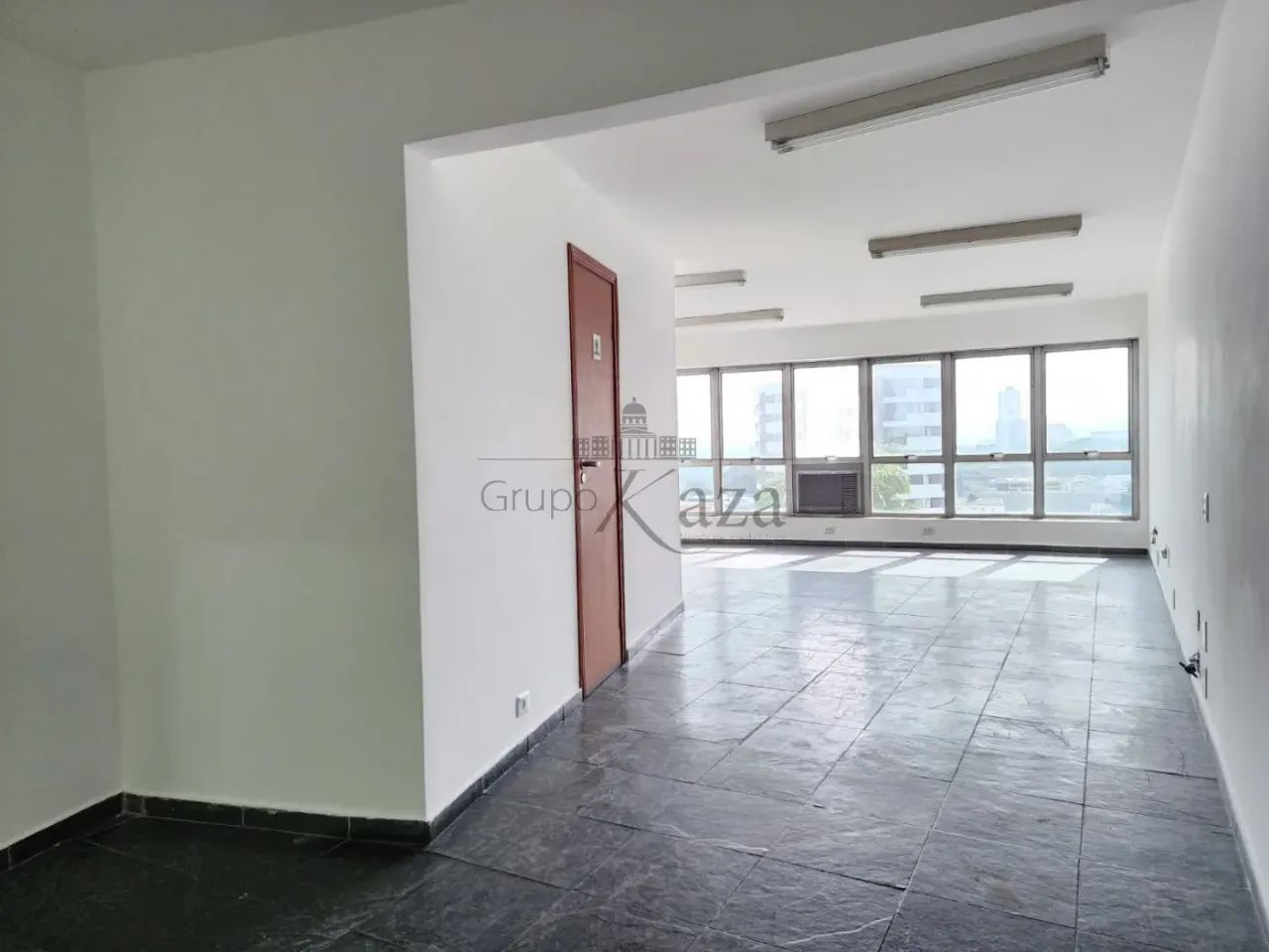 Oportunidade - Sala Comercial - Centro - Edifício Saint James - 79m². - Foto 2