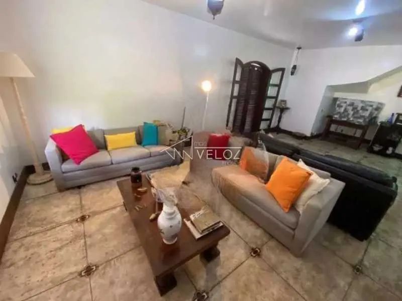Casa de rua : Duplex / Residencial / Gávea