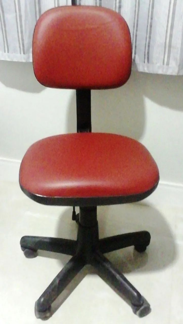 Cadeira Secretária Giratória Vermelha - Foto 2