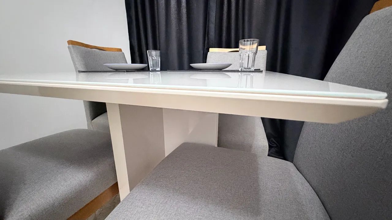 Conjunto de mesa de madeira com tampo de vidro - Foto 2
