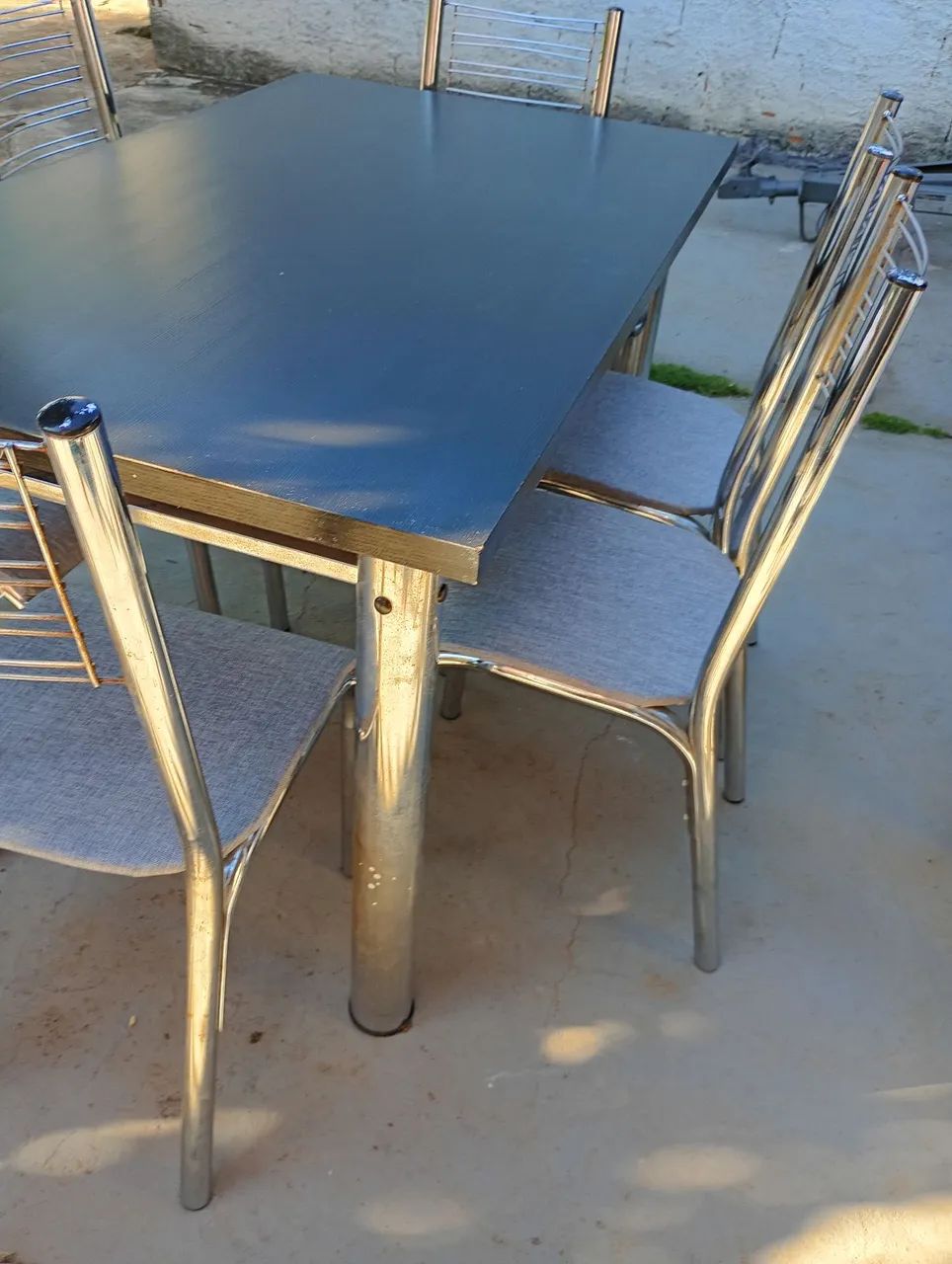 Mesa com 6 cadeiras bem conservadas entrego  - Foto 3